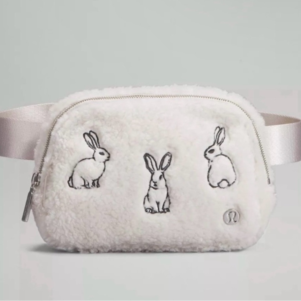 LULULEMON Cream Bunny Fleece Belt Bag NWT